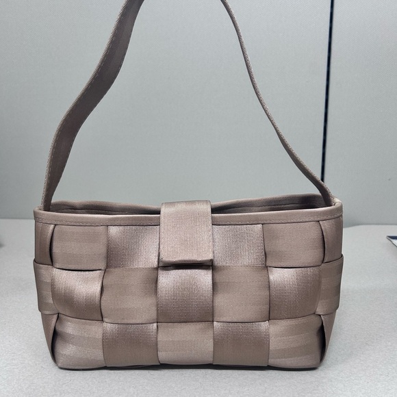 Like New-Harvey’s Seatbelt Purse- Short Handle-Cognac. No callouts. Retails $200 - Picture 5 of 8
